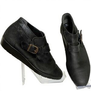 Clark’s of England Booties Boots Women’s size 7M Brazil Side Buckle Black